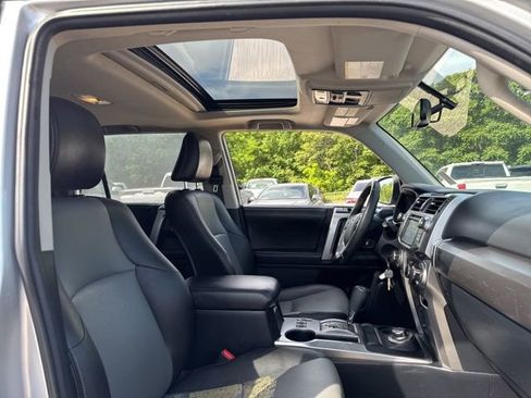 Used 2017 Toyota 4Runner SR5 Premium AWD/4WD image 11