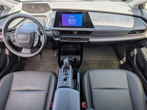 Used 2023 Toyota Prius XLE FWD image 4