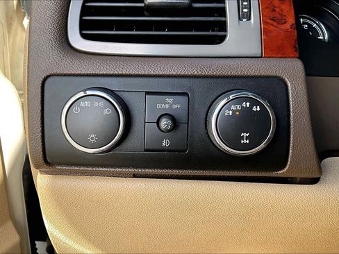 Used 2014 Chevrolet Suburban LTZ image 34