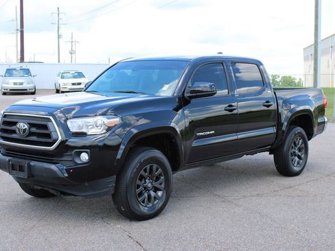 Used 2023 Toyota Tacoma SR5 AWD/4WD image 2