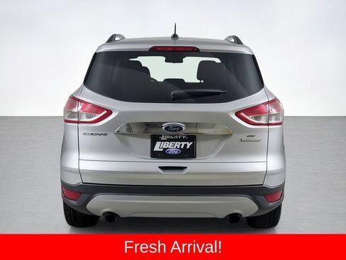Used 2016 Ford Escape SE w/ SE Chrome Package FWD image 4