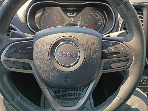 Used 2019 Jeep Cherokee Latitude Plus w/ Cold Weather Group image 20