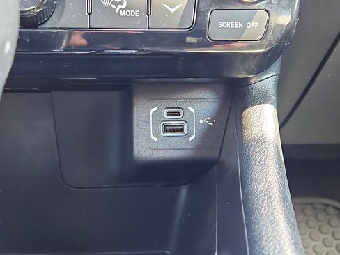Used 2023 Jeep Compass Latitude w/ Convenience Group AWD/4WD image 17