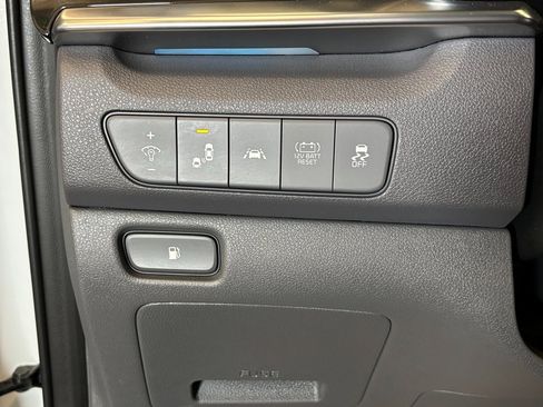 Used 2022 Kia Niro LXS image 18