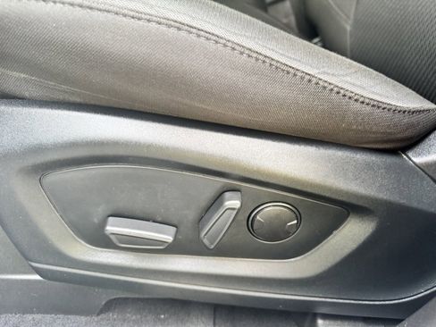 Used 2022 Ford Explorer XLT image 19