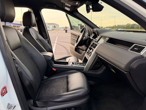Used 2018 Land Rover Discovery Sport SE AWD/4WD image 26