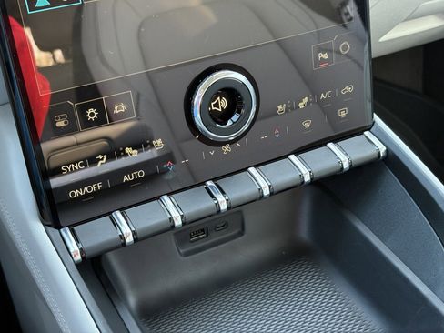 New 2026 GMC Terrain Denali w/ LPO, Floor Liner Package image 27