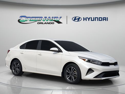 Used 2023 Kia Forte LXS FWD image 2