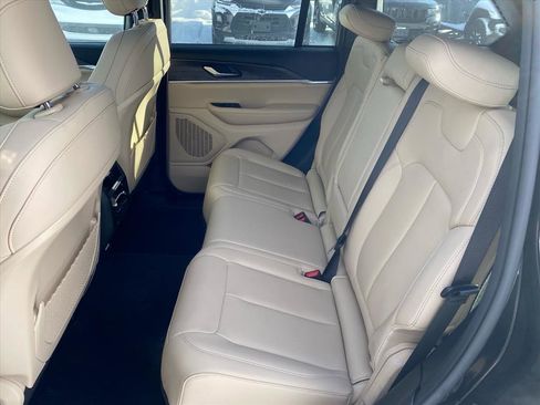 Used 2024 Jeep Grand Cherokee Limited w/ Black Appearance Package image 20