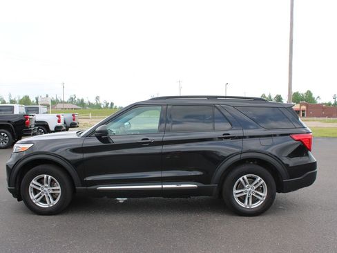 Used 2023 Ford Explorer XLT AWD/4WD image 6