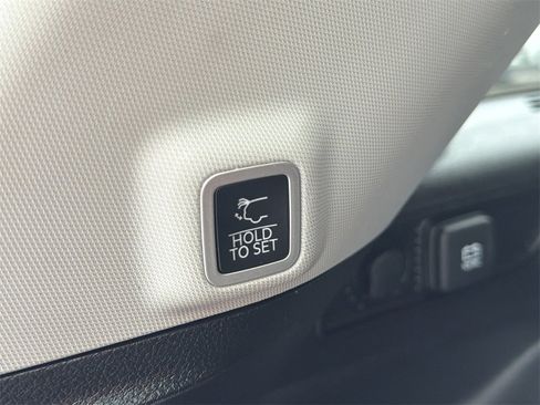 Used 2023 Jeep Grand Cherokee Limited w/ Luxury Tech Group II image 24