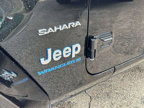 Used 2024 Jeep Wrangler Unlimited Sahara w/ Technology Group AWD/4WD image 9