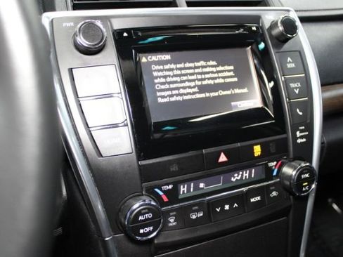 Used 2015 Toyota Camry XLE image 16