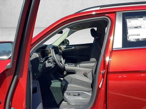 Used 2025 Volkswagen Atlas SE image 14