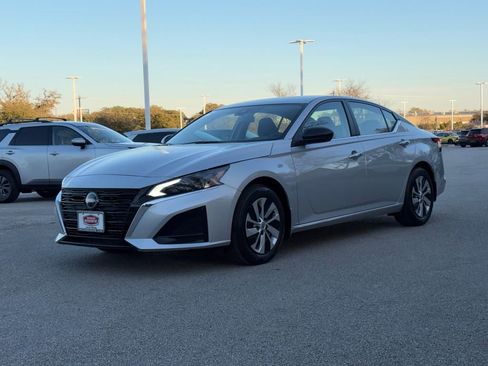 Used 2025 Nissan Altima 2.5 S image 7