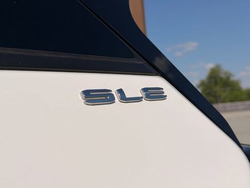 Used 2023 GMC Terrain SLE w/ Driver Convenience Package FWD image 17