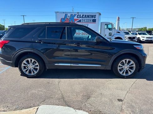 Used 2020 Ford Explorer XLT w/ Equipment Group 202A AWD/4WD image 4