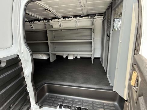 New 2025 Chevrolet Express 3500 Extended image 22