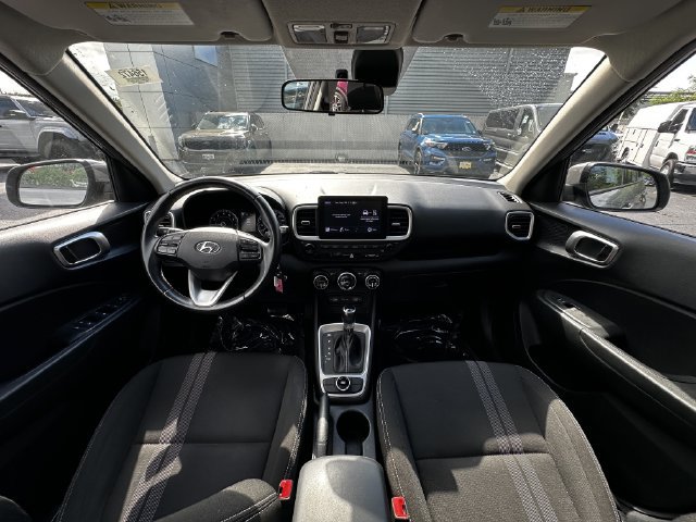 Used 2022 Hyundai Venue SEL FWD image 3