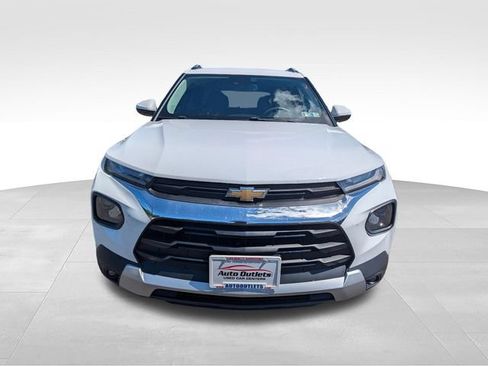 Used 2022 Chevrolet TrailBlazer LT w/ Convenience Package AWD/4WD image 2