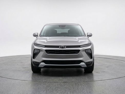 Used 2025 Chevrolet Blazer LT FWD image 2