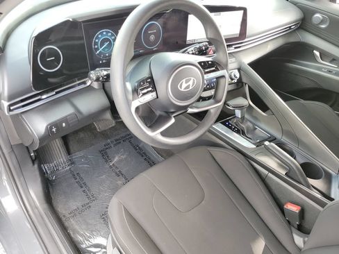 Used 2024 Hyundai Elantra SEL FWD image 25