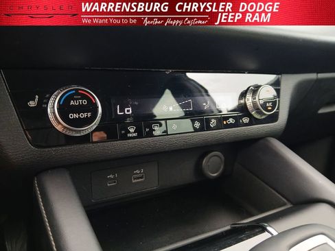 Used 2023 Mitsubishi Outlander SE AWD/4WD image 24