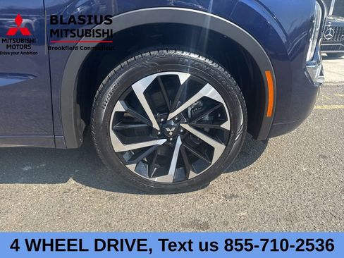 Used 2024 Mitsubishi Outlander SEL AWD/4WD image 3