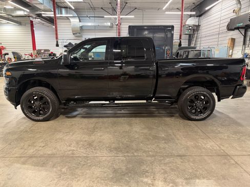Used 2025 RAM 2500 Big Horn AWD/4WD image 37