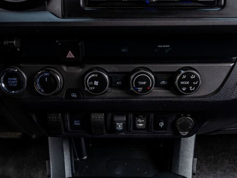 Used 2019 Toyota Tacoma TRD Off-Road image 25