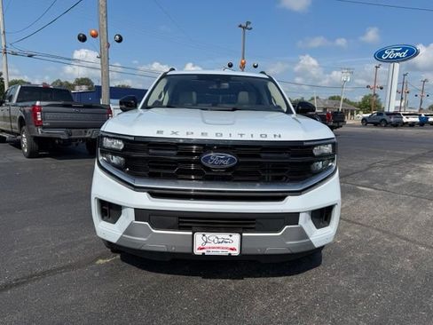Used 2025 Ford Expedition Max Platinum w/ Platinum Ultimate Package AWD/4WD image 22