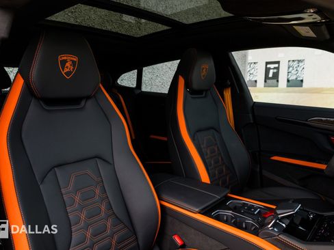 Used 2025 Lamborghini Urus SE image 46