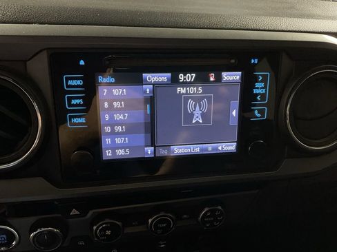 Used 2016 Toyota Tacoma TRD Sport w/ Towing Package image 21