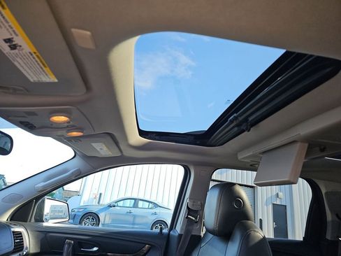 Used 2015 GMC Acadia Denali image 23