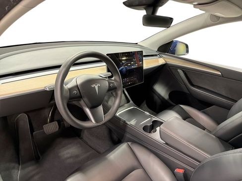 Used 2023 Tesla Model Y AWD image 9