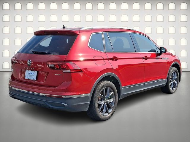 Used 2022 Volkswagen Tiguan SE AWD/4WD image 6