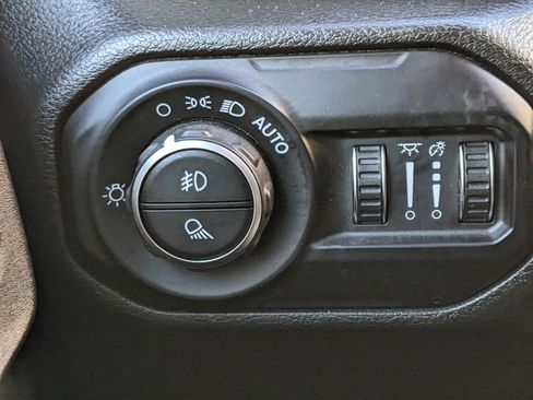 Used 2021 Jeep Gladiator Sport image 16