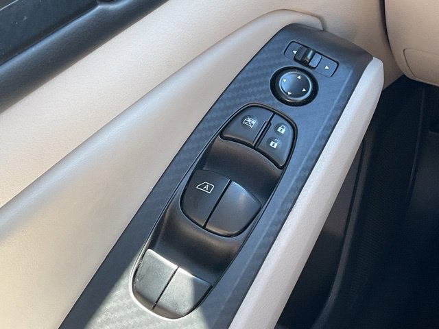 Used 2025 Nissan Altima 2.5 SV FWD image 32