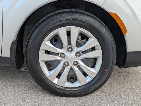 Used 2021 Kia Soul LX FWD image 11