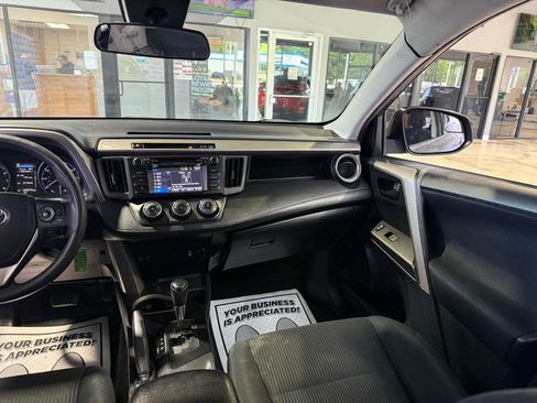 Used 2017 Toyota RAV4 LE FWD image 24