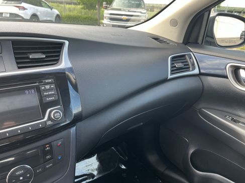 Used 2018 Nissan Sentra SR Turbo FWD image 25