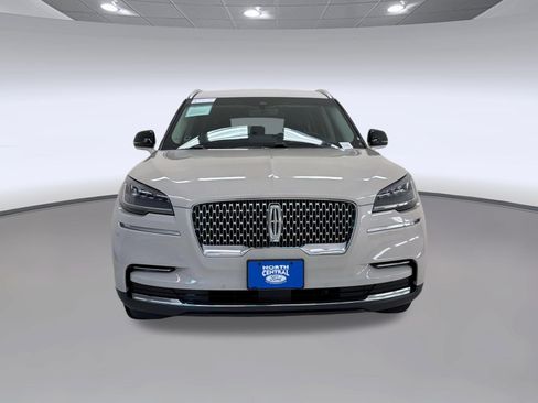 Used 2023 Lincoln Aviator 2WD image 6