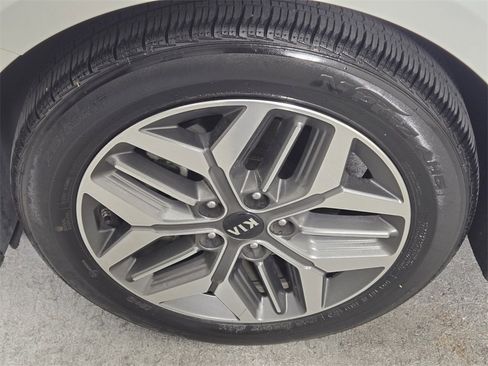 Used 2020 Kia Optima EX image 11