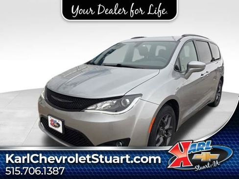 Used 2019 Chrysler Pacifica Limited w/ S Appearance Package image 1