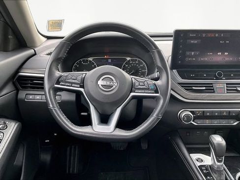 Used 2024 Nissan Altima 2.5 SV w/ SV Premium Package image 8