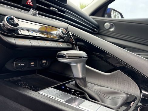 Used 2023 Hyundai Elantra Limited FWD image 21