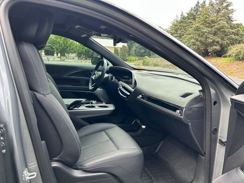 Used 2024 Cadillac Lyriq Sport RWD image 41