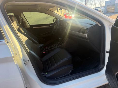 Used 2021 Volkswagen Jetta SE image 26