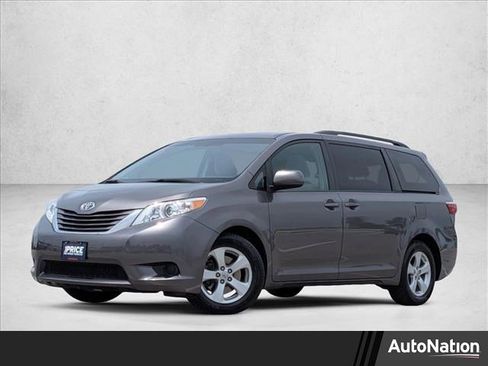 Used 2017 Toyota Sienna LE FWD image 1