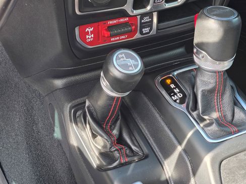 Used 2022 Jeep Gladiator Rubicon w/ LED Lighting Group image 35